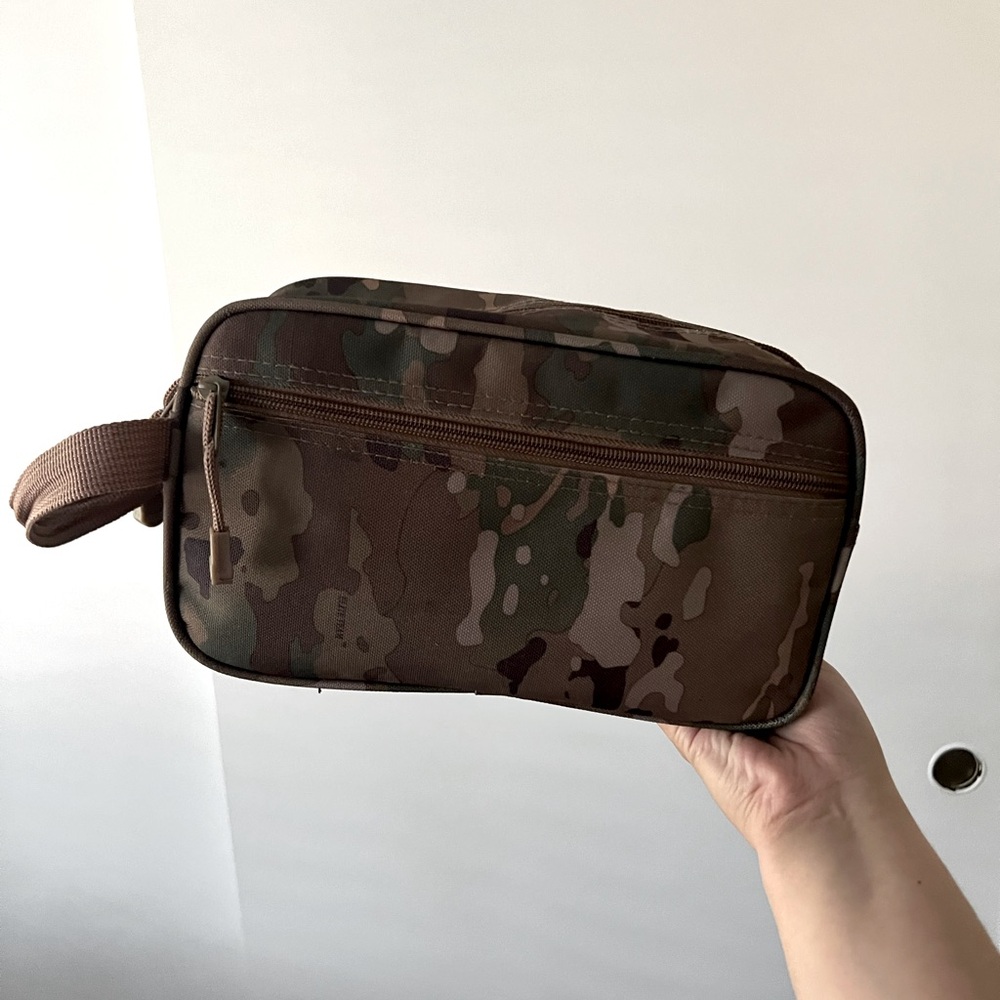 Camo large toiletries bag
